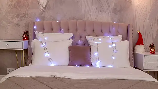 Snapshot of VanessaFields chatting on 12-22-25, 03:09 VanessaFields online show from 12-22-25, 03:09