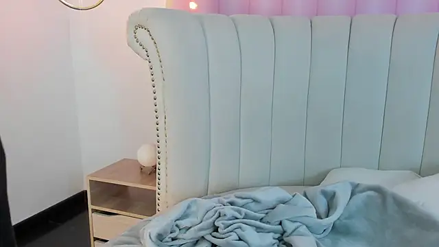 Emilia Bons online show from 02-05-26, 01:49