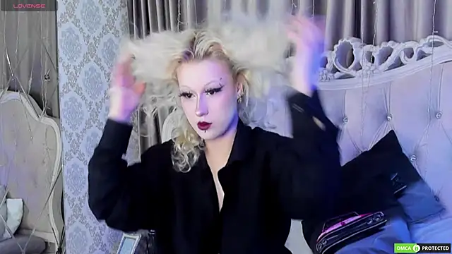 CarolLamb online show from 11-22-25, 06:07