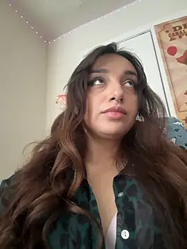 CharmingMaddie online show from 11-30-25, 05:17