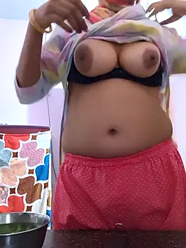 Snapshot of Love-pari077 chatting on 10-17-25, 01:03 Love-pari077 online show from 10-17-25, 01:03