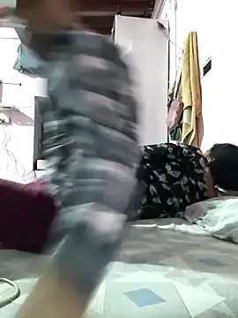 Snapshot of Love-pari077 chatting on 10-29-25, 04:31 Love-pari077 online show from 10-29-25, 04:31