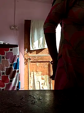 Snapshot of Love-pari077 chatting on 11-15-25, 04:32 Love-pari077 online show from 11-15-25, 04:32