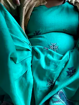 Snapshot of Love-pari077 chatting on 12-18-25, 04:07 Love-pari077 online show from 12-18-25, 04:07