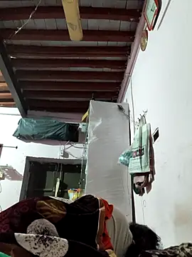 Snapshot of Love-pari077 chatting on 12-18-25, 11:44 Love-pari077 online show from 12-18-25, 11:44