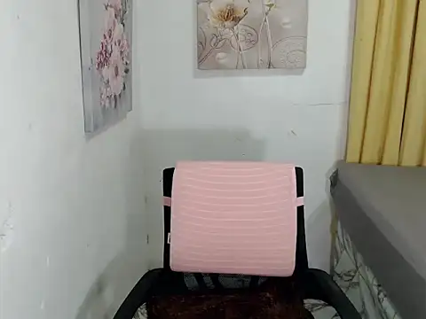 Snapshot of fuckerfriendsxx chatting on 10-21-25, 11:44 fuckerfriendsxx online show from 10-21-25, 11:44