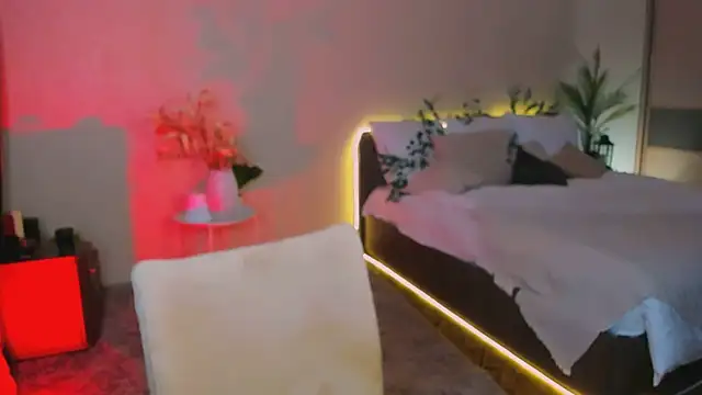 ChristinaConteeree online show from 11-22-25, 11:20