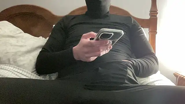 Snapshot of UncutMagic chatting on 01-13-26, 02:50 UncutMagic online show from 01-13-26, 02:50