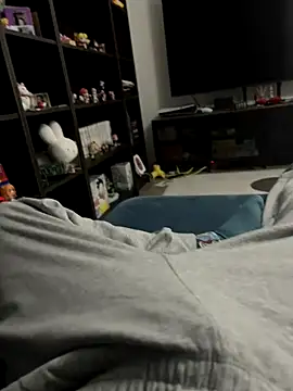 Frankieyyy1 online show from 12-18-25, 04:24