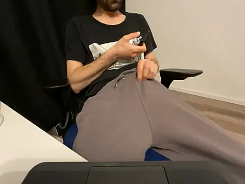 Frankieyyy1 online show from 04-24-26, 10:45