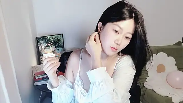 Snapshot of Emmaq996 chatting on 11-09-25, 02:32 Emmaq996 online show from 11-09-25, 02:32