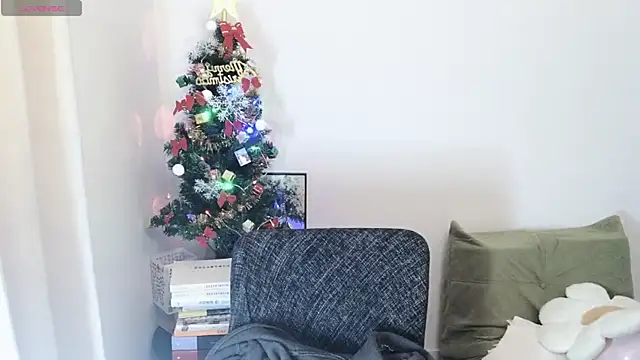 Snapshot of Emmaq996 chatting on 12-22-25, 04:20 Emmaq996 online show from 12-22-25, 04:20