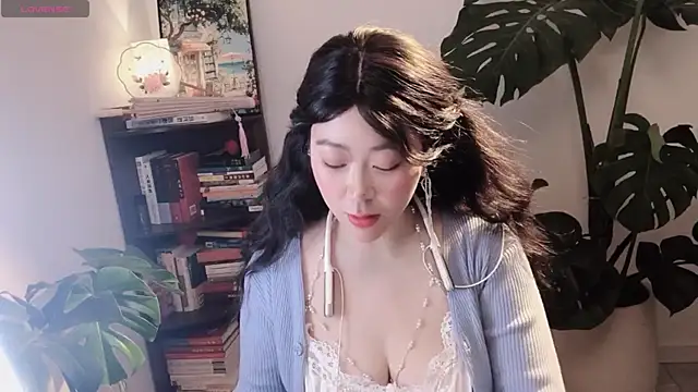 Snapshot of Emmaq996 chatting on 02-06-26, 02:05 Emmaq996 online show from 02-06-26, 02:05