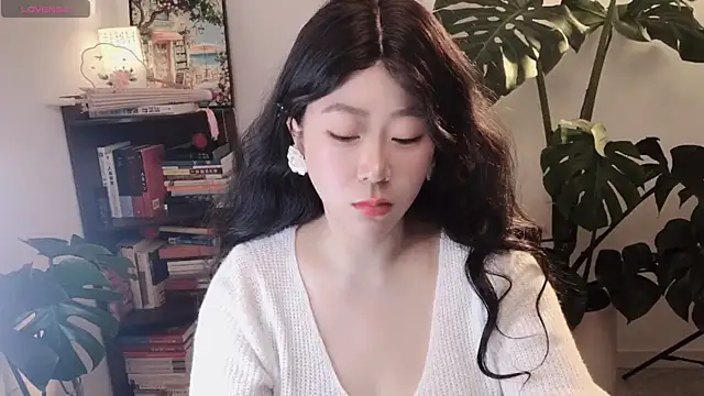 Snapshot of Emmaq996 chatting on 02-11-26, 01:43 Emmaq996 online show from 02-11-26, 01:43