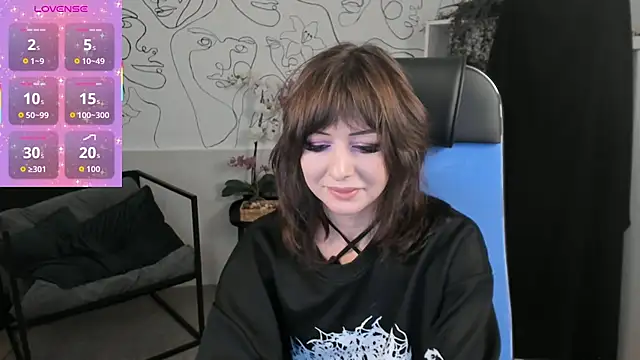 Snapshot of CrystallBloom chatting on 09-16-25, 02:01 CrystallBloom online show from 09-16-25, 02:01