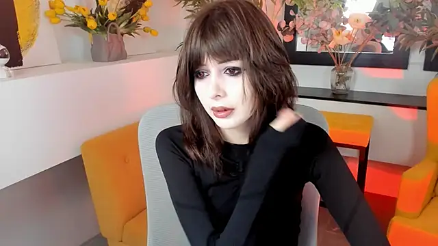 Snapshot of CrystallBloom chatting on 10-20-25, 04:24 CrystallBloom online show from 10-20-25, 04:24