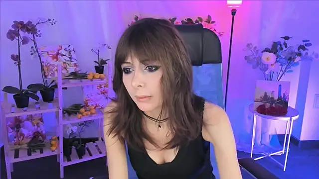 Snapshot of CrystallBloom chatting on 12-22-25, 07:22 CrystallBloom online show from 12-22-25, 07:22