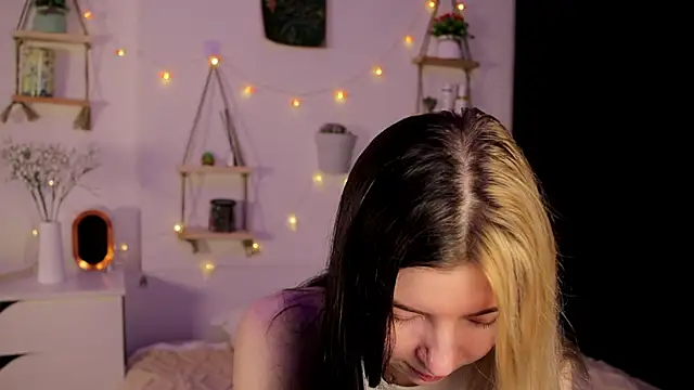 EmmieBlade online show from 10-21-25, 07:14