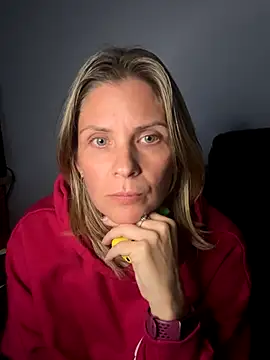 Snapshot of Lexi-Lux-X chatting on 10-01-25, 02:39 Lexi-Lux-X online show from 10-01-25, 02:39