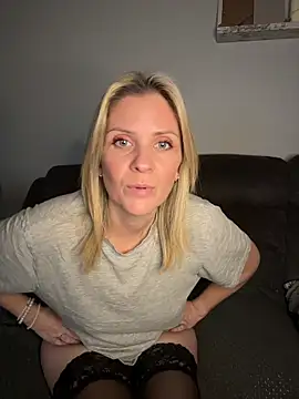 Snapshot of Lexi-Lux-X chatting on 11-15-25, 02:24 Lexi-Lux-X online show from 11-15-25, 02:24