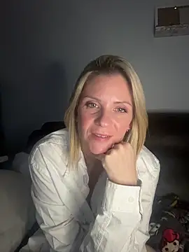 Lexi-Lux-X online show from 11-23-25, 03:17