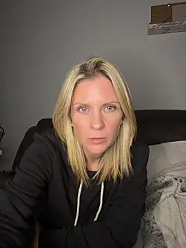 Snapshot of Lexi-Lux-X chatting on 11-26-25, 03:07 Lexi-Lux-X online show from 11-26-25, 03:07