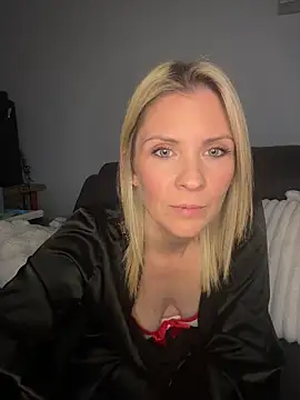 Snapshot of Lexi-Lux-X chatting on 01-12-26, 02:39 Lexi-Lux-X online show from 01-12-26, 02:39