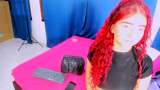 Snapshot of Venus_velvett chatting on 10-14-25, 06:58 Venus velvett online show from 10-14-25, 06:58