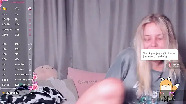 Snapshot of AngelAnty chatting on 09-14-25, 04:06 AngelAnty online show from 09-14-25, 04:06