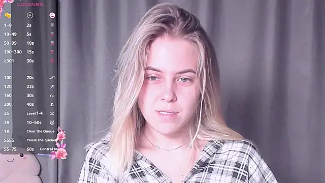 Snapshot of AngelAnty chatting on 10-16-25, 03:24 AngelAnty online show from 10-16-25, 03:24