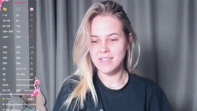 Snapshot of AngelAnty chatting on 10-25-25, 03:07 AngelAnty online show from 10-25-25, 03:07