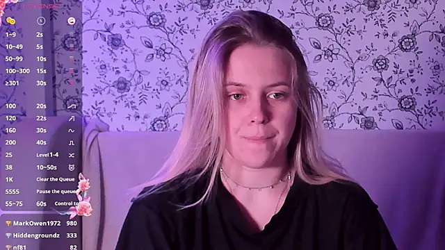 Snapshot of AngelAnty chatting on 12-13-25, 07:53 AngelAnty online show from 12-13-25, 07:53