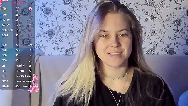 Snapshot of AngelAnty chatting on 12-18-25, 02:01 AngelAnty online show from 12-18-25, 02:01