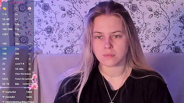 Snapshot of AngelAnty chatting on 12-19-25, 02:13 AngelAnty online show from 12-19-25, 02:13