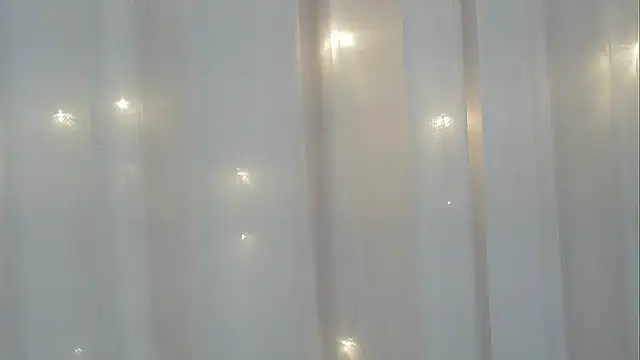 Snapshot of angelainparis28 chatting on 10-15-25, 06:02 angelainparis28 online show from 10-15-25, 06:02