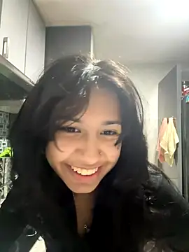 Snapshot of lynn9000 chatting on 10-25-25, 05:04 lynn9000 online show from 10-25-25, 05:04