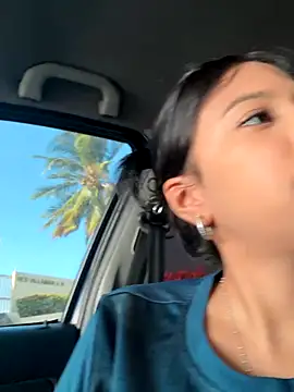 Snapshot of lynn9000 chatting on 10-29-25, 07:59 lynn9000 online show from 10-29-25, 07:59