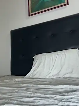 Snapshot of lynn9000 chatting on 12-02-25, 12:27 lynn9000 online show from 12-02-25, 12:27