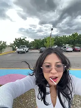 Snapshot of lynn9000 chatting on 12-04-25, 08:28 lynn9000 online show from 12-04-25, 08:28