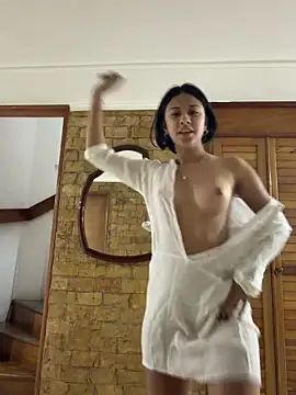 Snapshot of lynn9000 chatting on 12-15-25, 11:09 lynn9000 online show from 12-15-25, 11:09