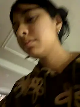 Snapshot of lynn9000 chatting on 12-17-25, 10:05 lynn9000 online show from 12-17-25, 10:05