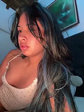 Snapshot of lynn9000 chatting on 02-22-26, 01:40 lynn9000 online show from 02-22-26, 01:40