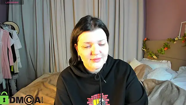 Michele Greenn online show from 10-12-25, 01:15