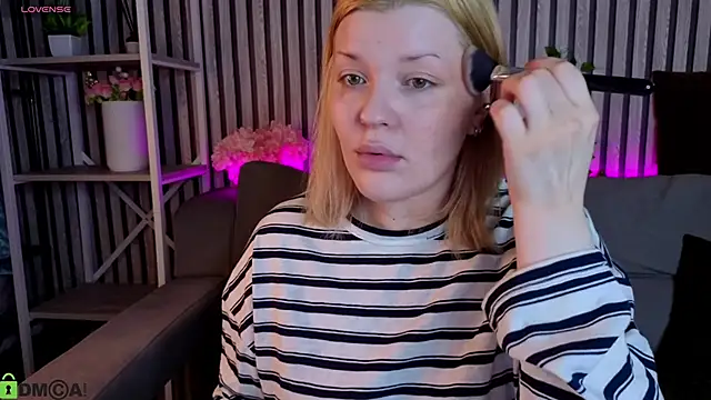 Michele Greenn online show from 04-28-26, 01:04