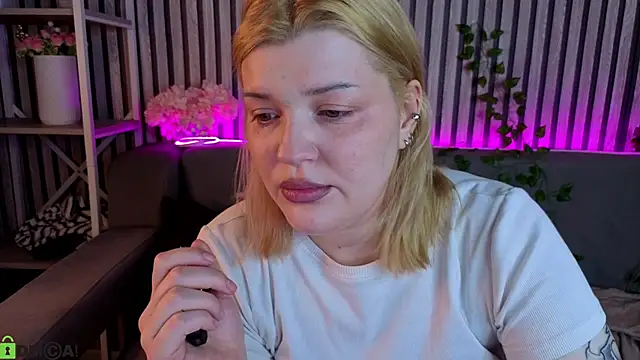 Michele Greenn online show from 04-28-26, 02:27