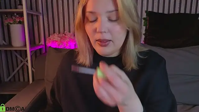 Michele Greenn online show from 04-30-26, 01:12