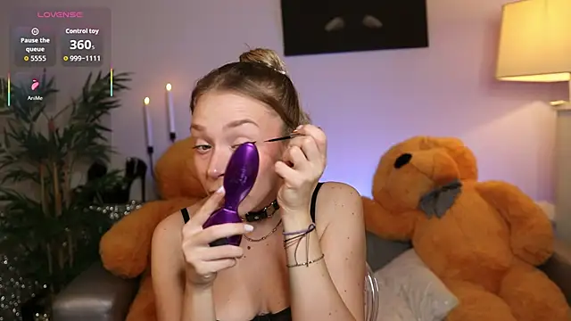 NovaHollisx online show from 11-30-25, 03:21