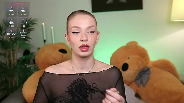 NovaHollisx online show from 12-18-25, 05:02