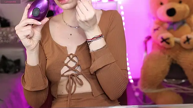 NovaHollisx online show from 04-30-26, 03:57