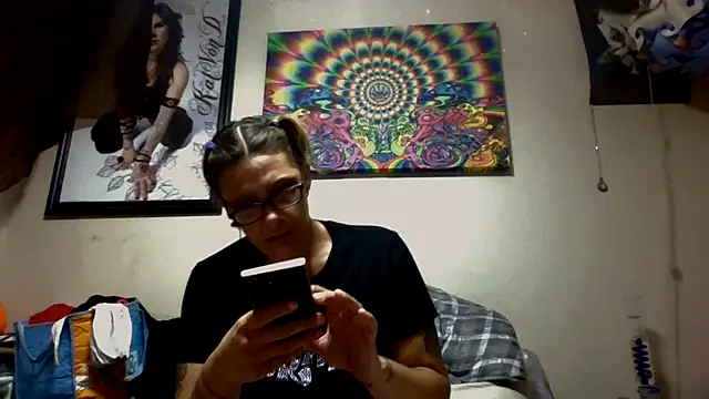 Snapshot of SparklesB1tch chatting on 10-13-25, 12:54 SparklesB1tch online show from 10-13-25, 12:54